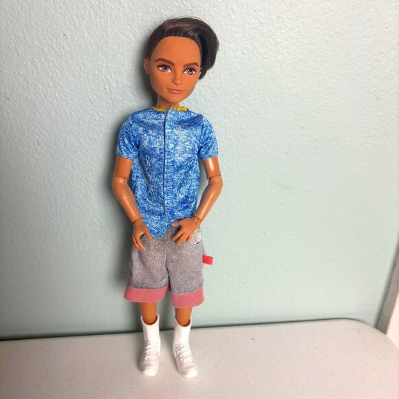 2013 Mattel Ever After High Hunter Huntsman 12" Brown Hair Brown Eyes 25931 - Picture 1 of 4